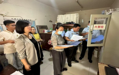 <strong>工做人员环绕当前校园食物平安现状、潜</strong> 